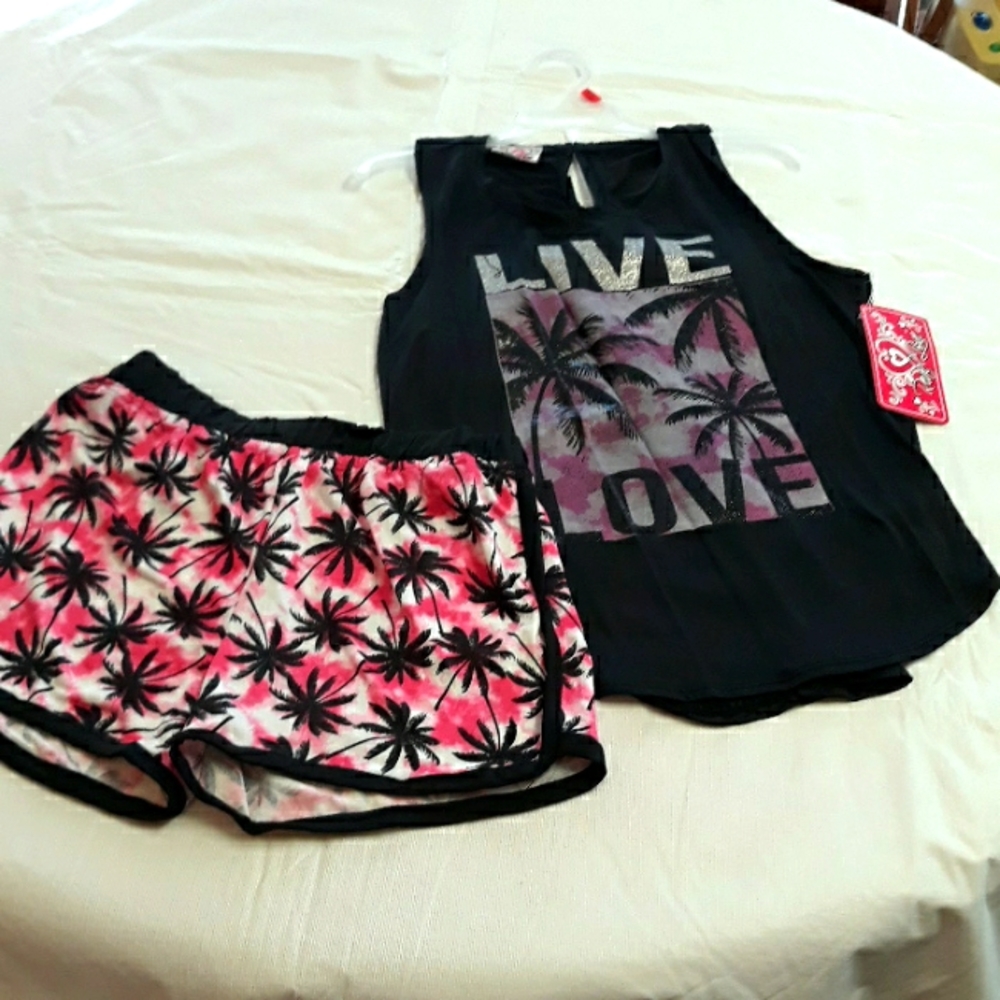Nwt real love short set